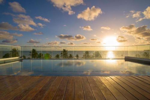 Hotel Infinity At The Sea 106b 02