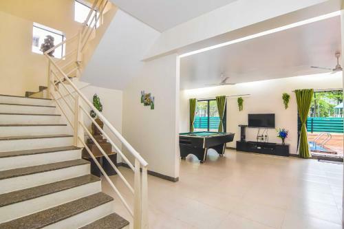 Kiyansh Villa
