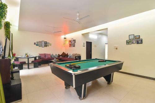 Kiyansh Villa