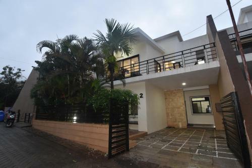 Kiyansh Villa