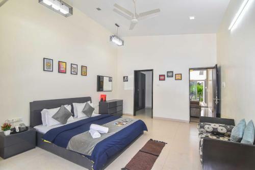Kiyansh Villa
