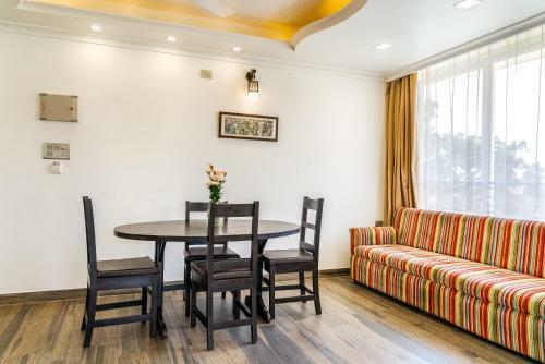 Hotel Candolim Suites