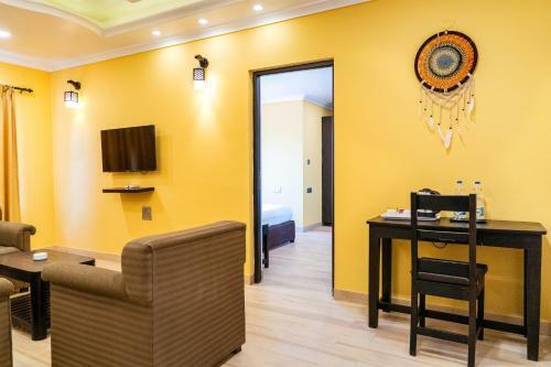 Hotel Candolim Suites