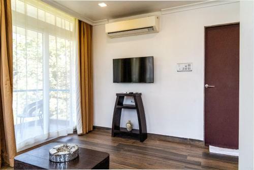 Hotel Candolim Suites
