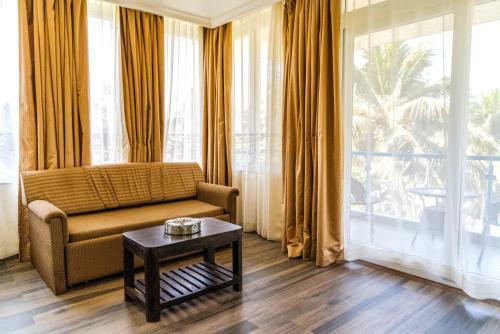 Hotel Candolim Suites