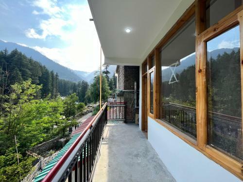 Hostal Dwine Stay