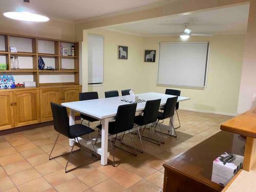 Apartamento Hawker 4br House ?air-con, Wifi, Netflix, Parking?