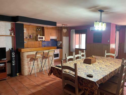 Casa Espaciosa Con Sala De Juntas