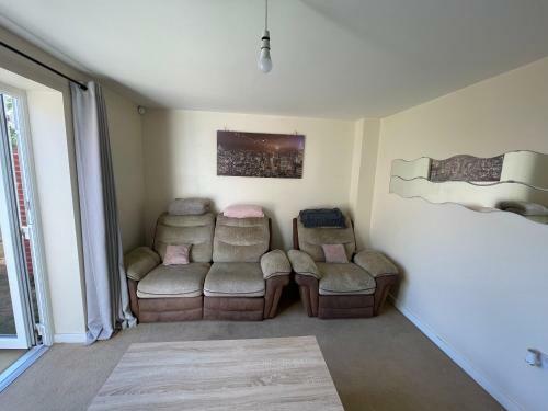3-bedroom Detached Villa, Backyard, Free Parking