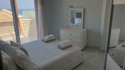 Zefyros Suite , Seafront Retreat !