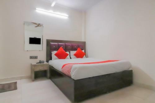 Oyo 81563 Hotel M G H