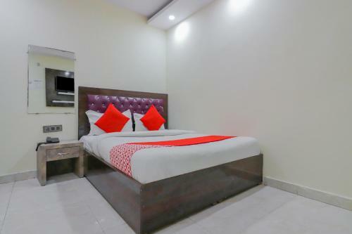 Oyo 81563 Hotel M G H