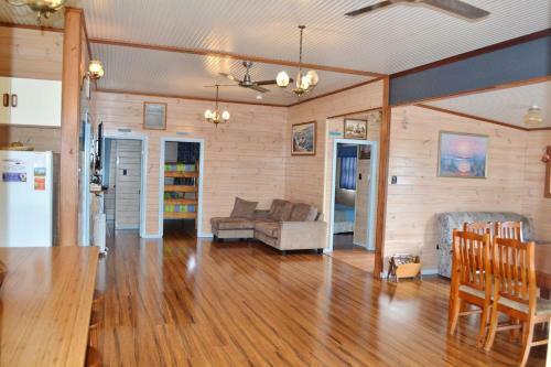 Mistys Beachside Cottage
