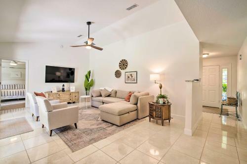 Peaceful Home With Yard, Walk To Rainbow River!