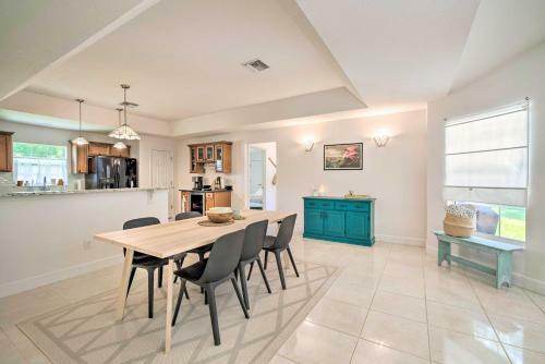 Peaceful Home With Yard, Walk To Rainbow River!