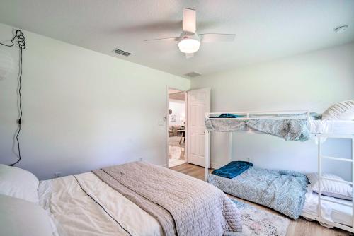 Peaceful Home With Yard, Walk To Rainbow River!