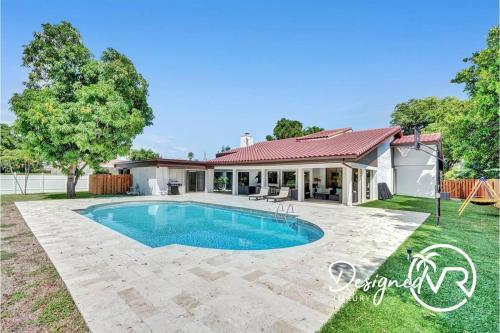 Gorgeous 6 Br Home W Heated Pool & Golf View