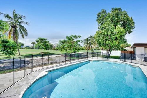 Gorgeous 6 Br Home W Heated Pool & Golf View