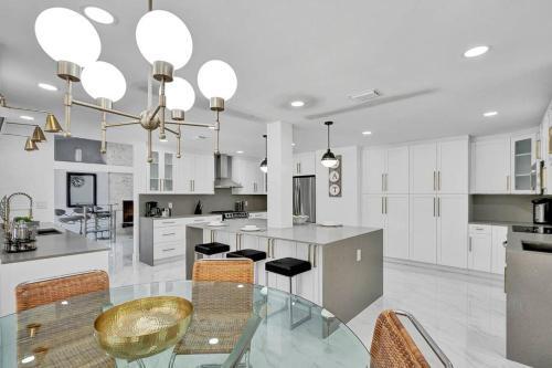 Gorgeous 6 Br Home W Heated Pool & Golf View
