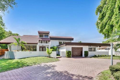 Gorgeous 6 Br Home W Heated Pool & Golf View