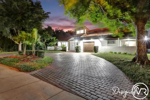 Gorgeous 6 Br Home W Heated Pool & Golf View
