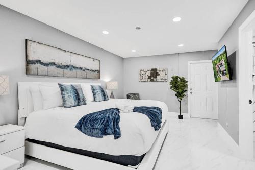 Gorgeous 6 Br Home W Heated Pool & Golf View