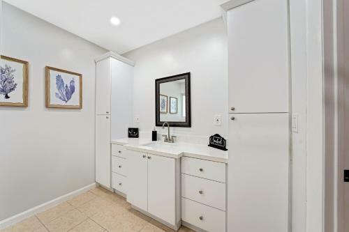 3 Bedroom Home In Quiet Neighborhood With Office