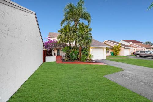3 Bedroom Home In Quiet Neighborhood With Office