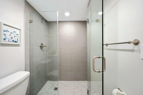 3 Bedroom Home In Quiet Neighborhood With Office