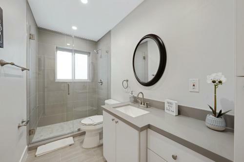 3 Bedroom Home In Quiet Neighborhood With Office