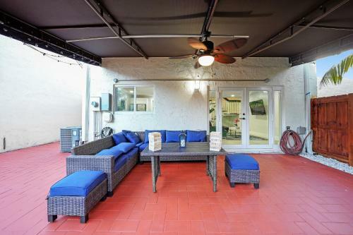 3 Bedroom Home In Quiet Neighborhood With Office
