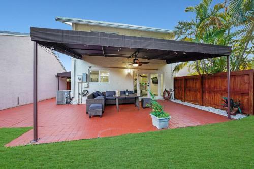 3 Bedroom Home In Quiet Neighborhood With Office