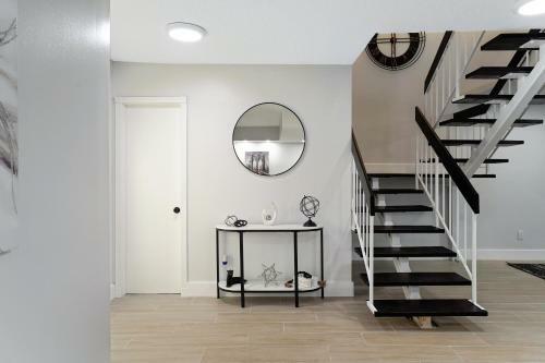 3 Bedroom Home In Quiet Neighborhood With Office