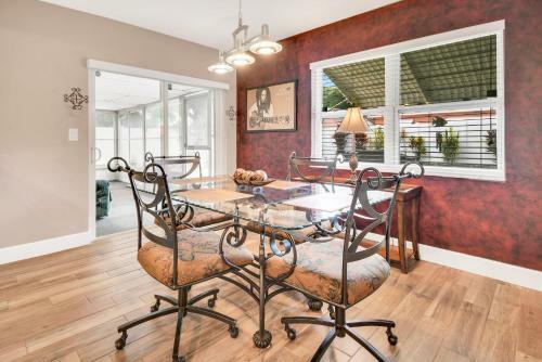 Tropical Escape Close To Top Fl Beaches!