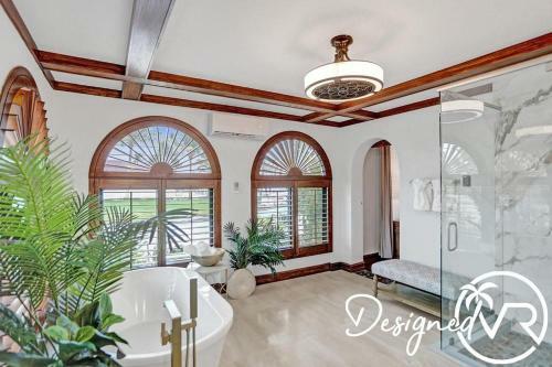 7br Charm With Heated Pool And Waterview