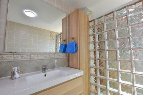 Book Jet - Villa Alegria With Private Pool