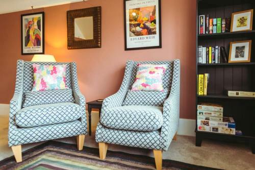 Apartamento Saffrons Sunset - Central, Chic 2nd Floor Flat