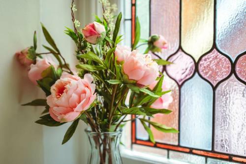 Apartamento Saffrons Sunset - Central, Chic 2nd Floor Flat