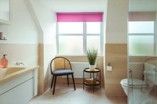 Apartamento Saffrons Sunset - Central, Chic 2nd Floor Flat