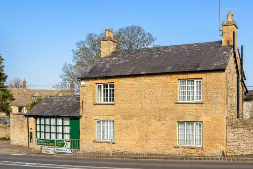 The Old Post Office - Spacious 4 Bed House!