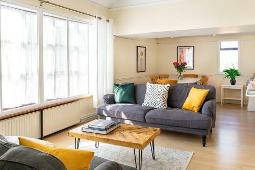 The Old Post Office - Spacious 4 Bed House!