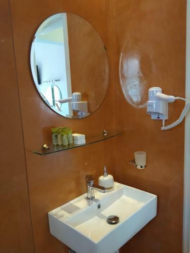 Hotel Karavos