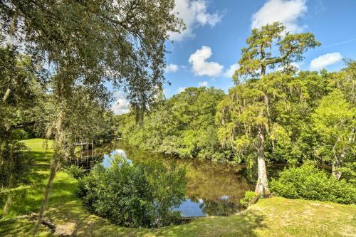 Waterfront Middleburg Getaway With Fire Pit!