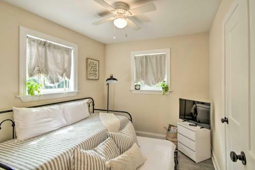 Waterfront Middleburg Getaway With Fire Pit!