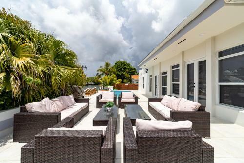 Island Dream Villa Bay Front 4bdr 3ba
