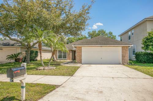 Fleming Island Retreat Large Backyard Wfirepit