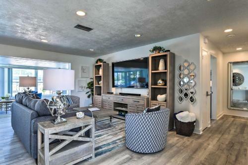 Stunning Palmetto Home With Boat Dock And Kayaks!