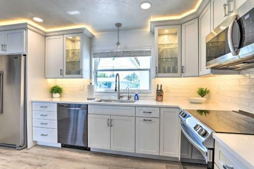 Stunning Palmetto Home With Boat Dock And Kayaks!