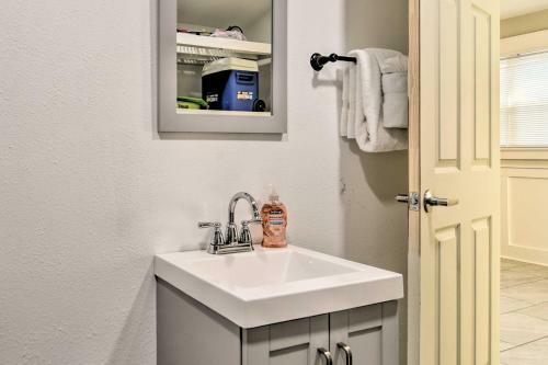 Family-friendly, Pastel Gem With Private Pool!