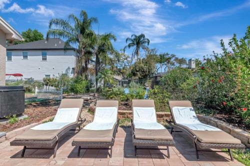 Executive Pool Home In Tarpon Springs